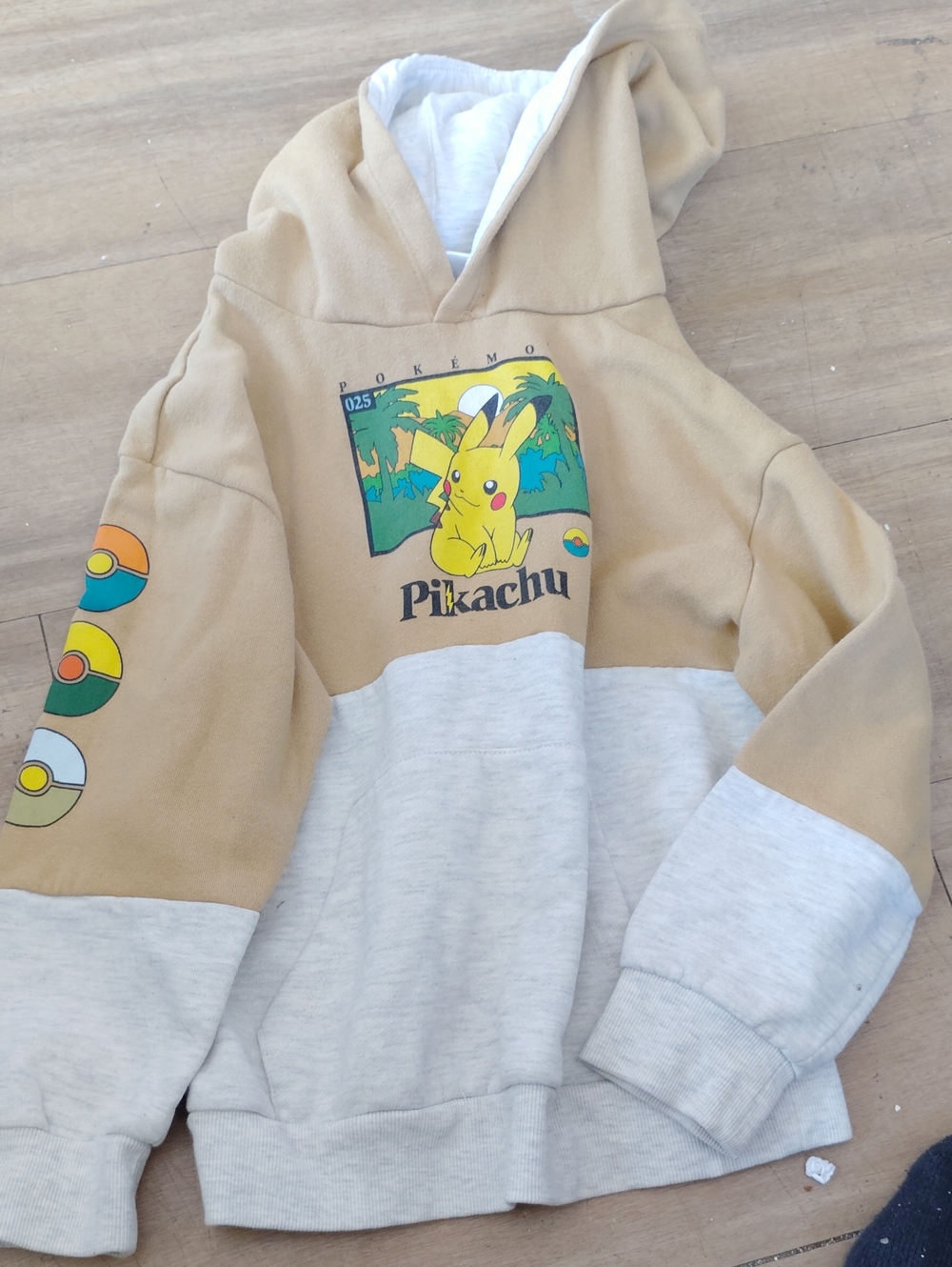 Pokemon Pikachu Kids Boys Hoodie tan and cream Size Small